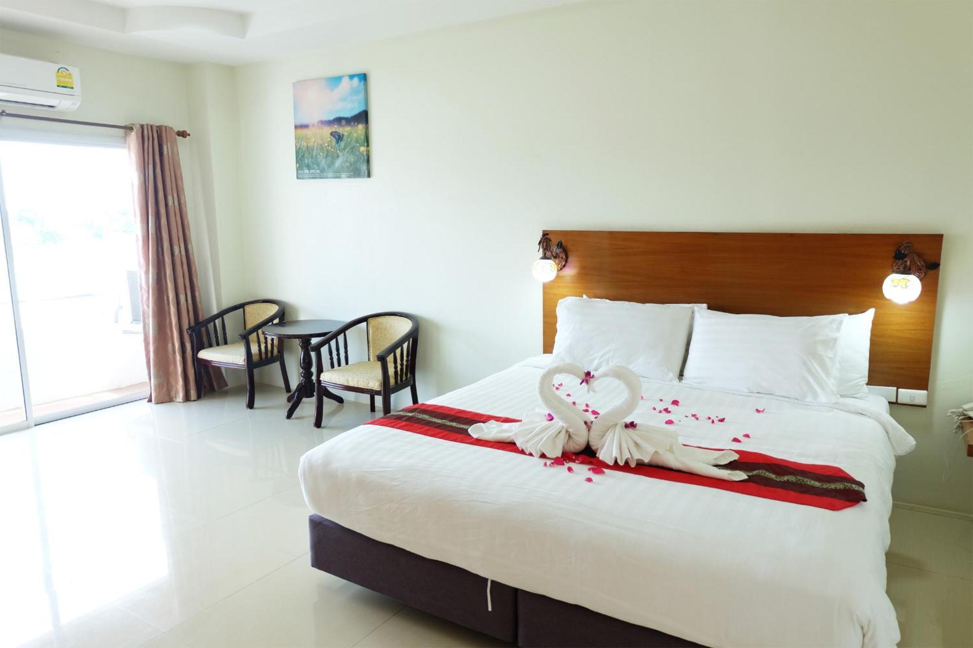 Chaophayathara Riverside Hotel Chainat Exterior photo